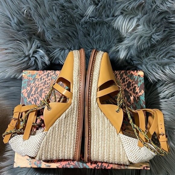 Ulla Johnson Concha Twisted Rope Espadrille Wedges in Chamomile Sz 41 - Picture 16 of 17